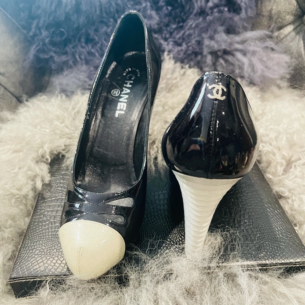 Black and White Chanel Pumps